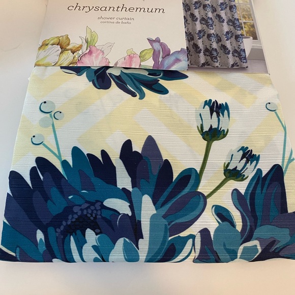 Chrysanthemum Blue yellow and white fabric shower curtain. New in package.72x72 - Picture 3 of 7